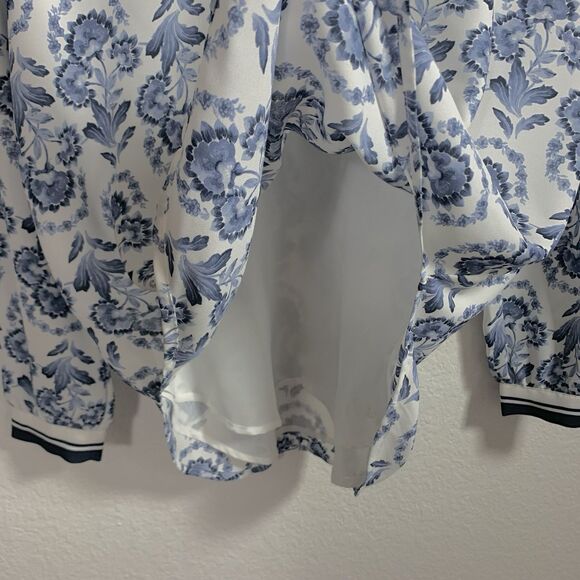 Loft Floral Blue And White B-neck Blouse Size Medium Womens - Picture 6 of 10
